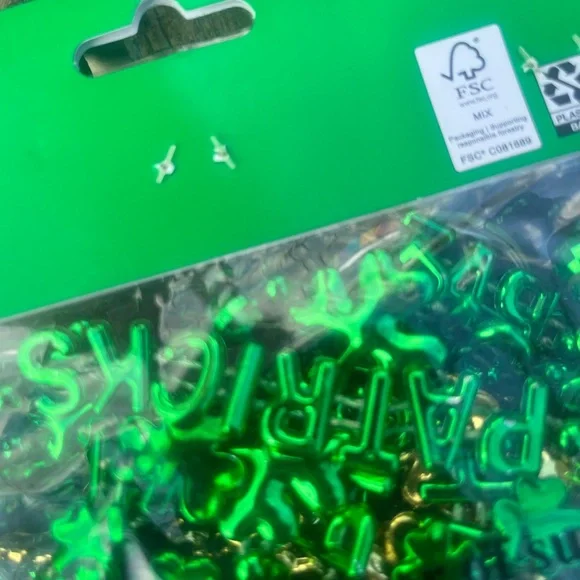 NEW ST. PATRICKS DAY ADULT PARTY FAVORS BUNDLE OF 2 (BUTTONS & NECKLACES) 40 CT - Picture 8 of 9